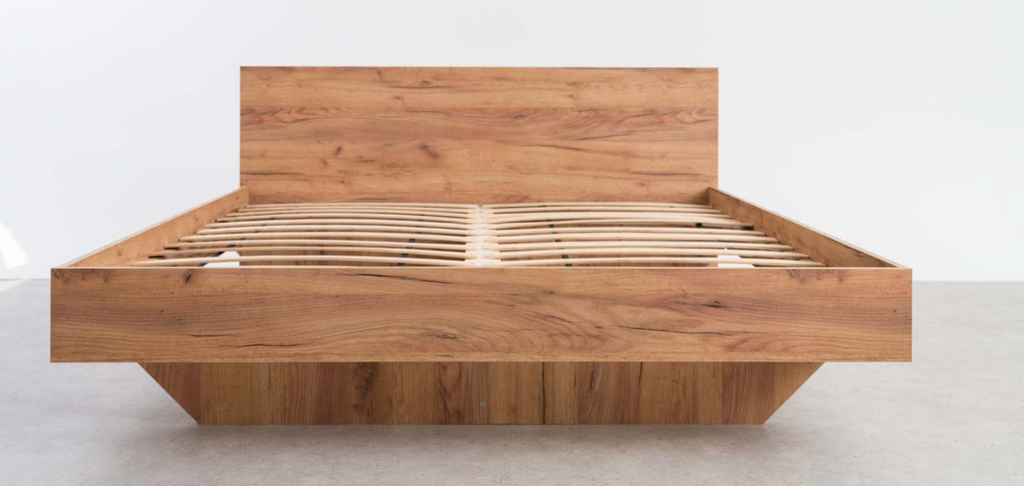 Bett Bali – schwebendes Design in warmer Holzoptik